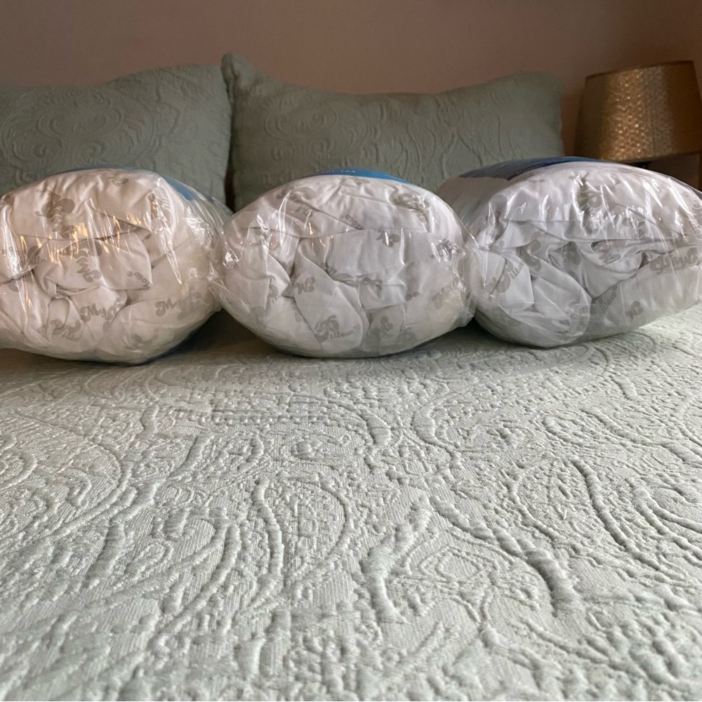 NEW MyPillow 3 Set Bundle - 2 Classic Standard and 1 Premium S/Q. My Pillow - Picture 4 of 6